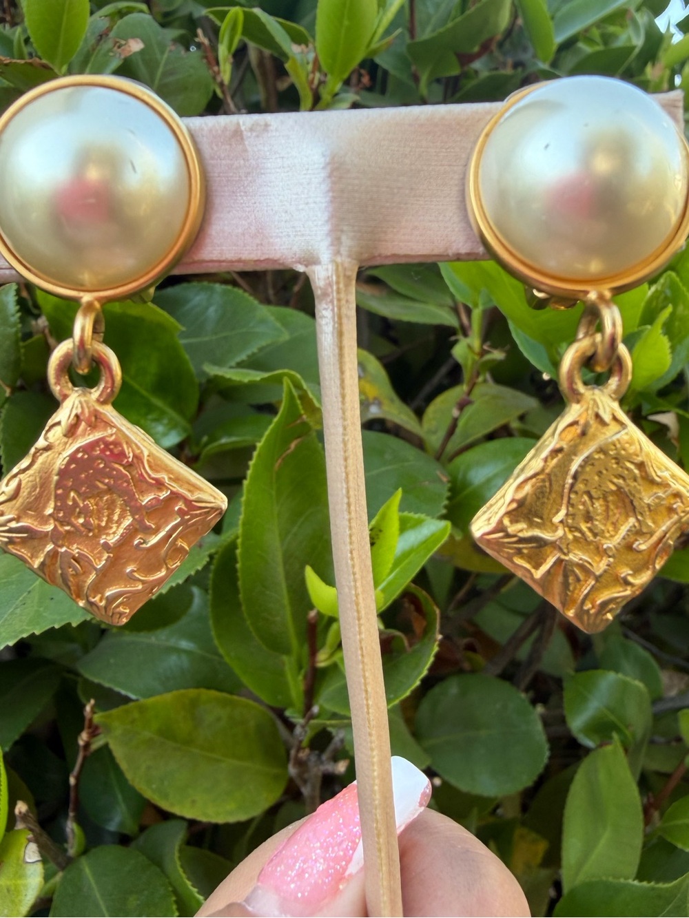Salvatore Ferragamo Animal Motif Pearl Drop Earrings - Picture 3 of 8